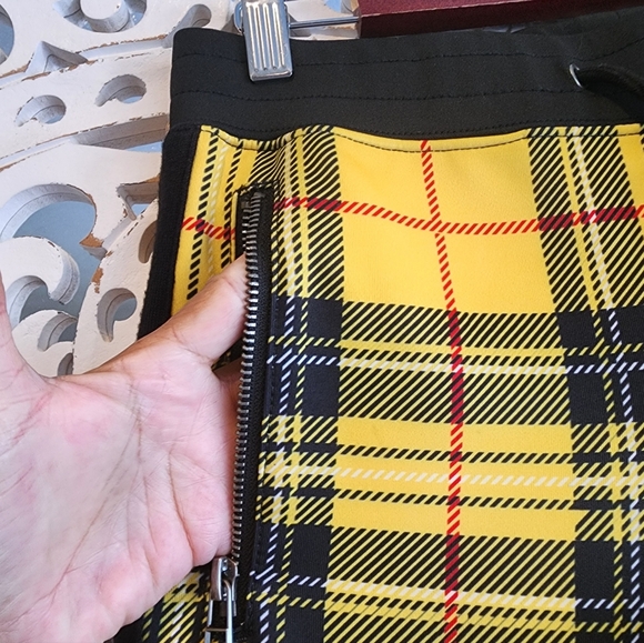 PAM& GELA HIGH WAISTED YELLOW PLAID SIZE SMALL. - Picture 7 of 15